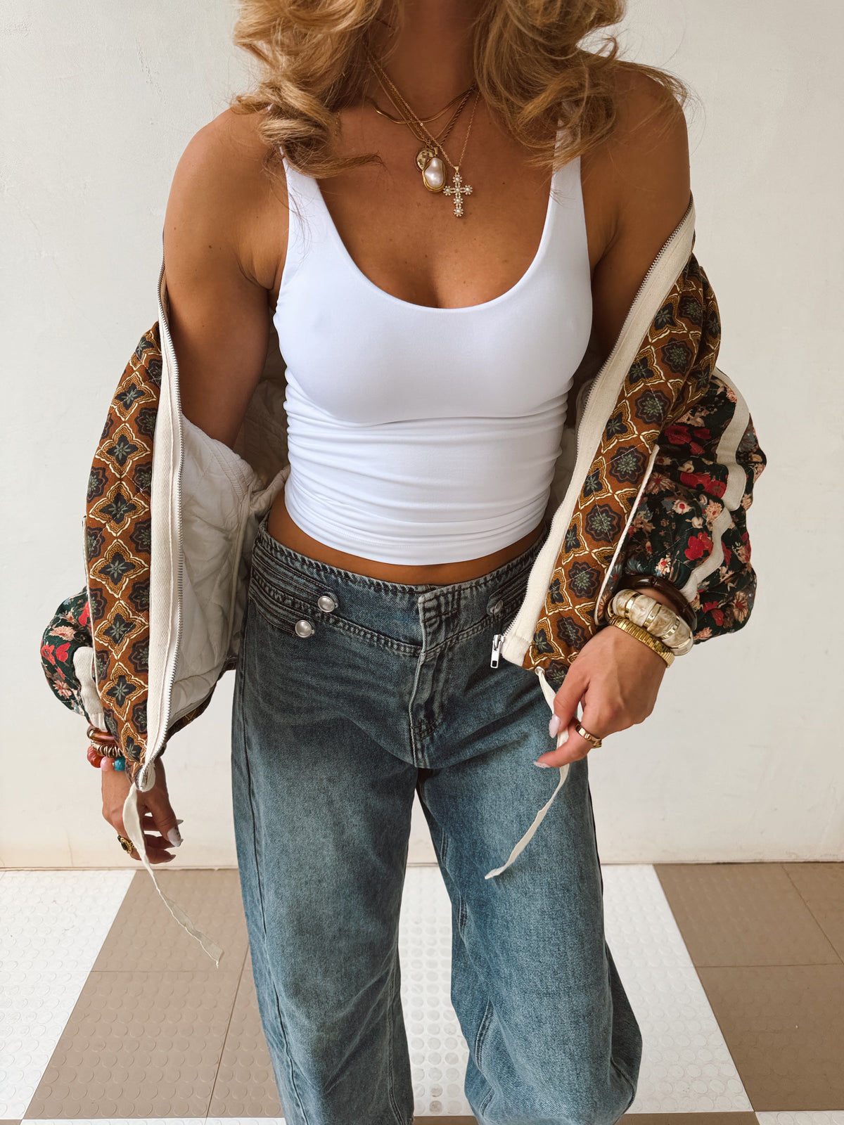 Essential Scoop Tank