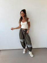 Load image into Gallery viewer, Tia Pants
