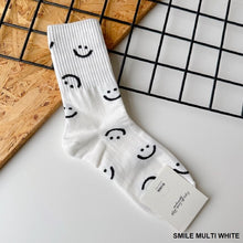 Load image into Gallery viewer, B+W Smiley Face Socks
