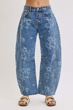 Load image into Gallery viewer, Day To Day Floral Jeans

