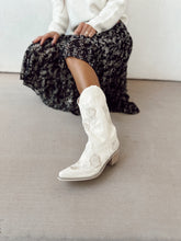 Load image into Gallery viewer, Nettles Embroidered Western Boots
