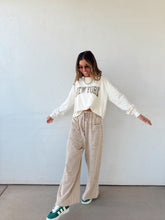 Load image into Gallery viewer, New York Sweatshirt
