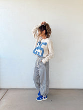 Load image into Gallery viewer, 25 Sweatshirt
