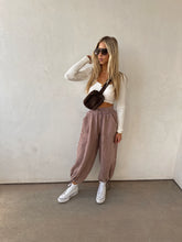 Load image into Gallery viewer, Tell All Linen Pants
