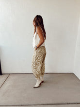 Load image into Gallery viewer, Paisley Print Barrell Pants
