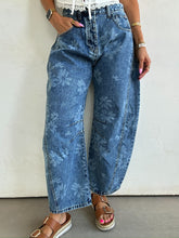 Load image into Gallery viewer, Day To Day Floral Jeans
