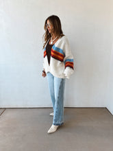 Load image into Gallery viewer, Contrast Edge Denim
